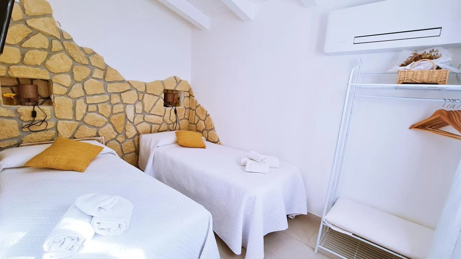 Lo Stazzo Della Dottoressa Enas Holiday home